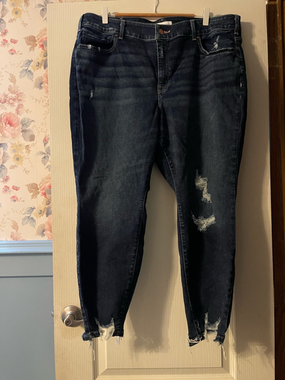 Women's Dark Wash Distressed Jeans - Classic Slim Fit